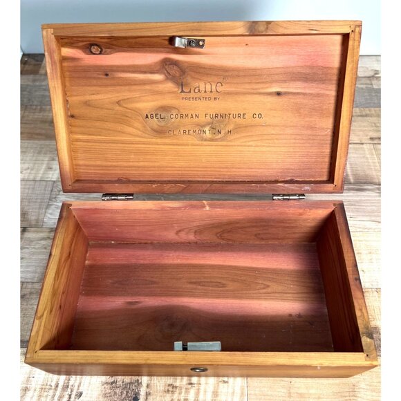 Lane Cedar Keepsake Box With Vintage Hinges & Locking Mechanism By Agel Corman F - Picture 5 of 6